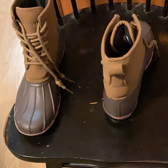 Gently used duck/water lace up boots size 8 women’s - Picture 3 of 4